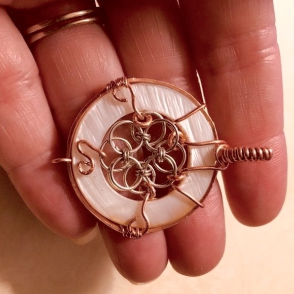 Sea Shell Pendant & Chainmaille in Copper OOAK - Picture 3 of 3